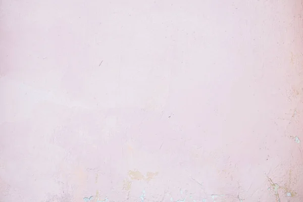 Różowa betonowa ściana z odłamkami i zadrapaniami. Starzejąca się faktura i tło — Zdjęcie stockowe