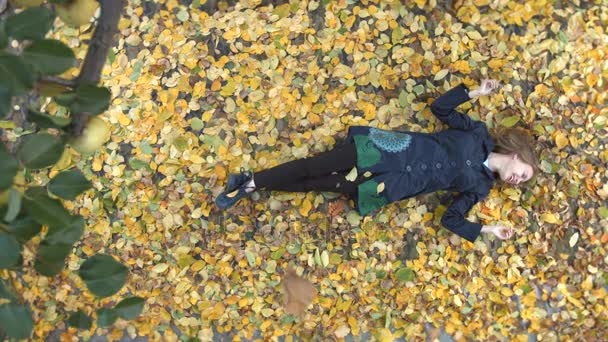 The girl among the yellow leafs. — Stock Video