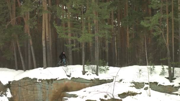 Cycling Winter Shots Slow Motion Cyclist Rides Snowy Track Forest — Stock Video