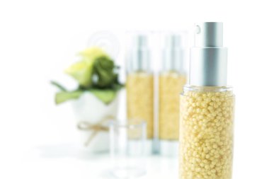 Yüz ve vücut bakım kavramı için nemlendirici serum 