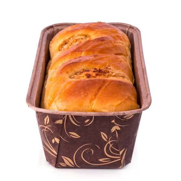 Kenyér - kenyér, egy barna kartondoboz elszigetelt fehér background. — Stock Fotó