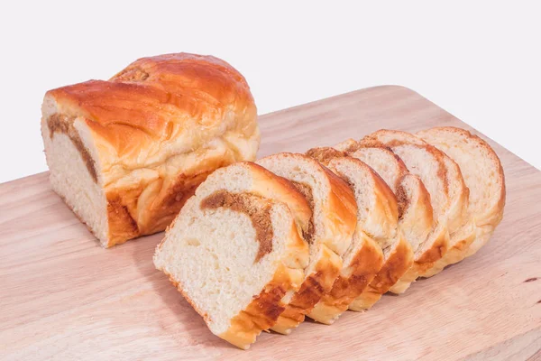 Bröd skiva - hembakat bröd och brödskivorna rustik på en träskiva — Stockfoto