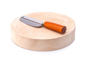 Saf beyaz bir arka plan üzerinde izole mutfak bıçakları