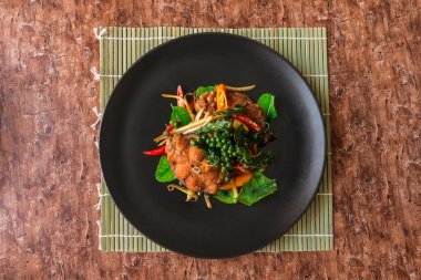 Baharatlı yayın balığı