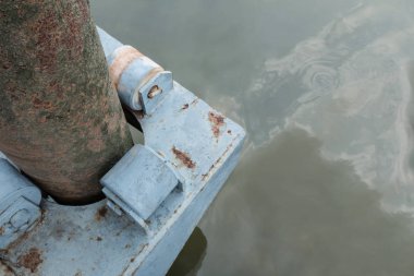 Çelik sütunlar ve tekerlekler