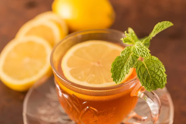 Limón con té — Foto de Stock