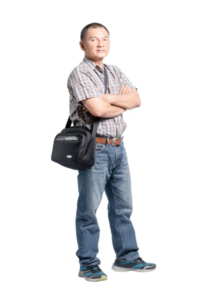 Портрет счастливого взрослого мужчины со сложенными руками. Изолированный полный b — стоковое фото