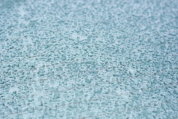 Chuva natural cai na superfície de vidro, inclinar o efeito shif — Fotografia de Stock