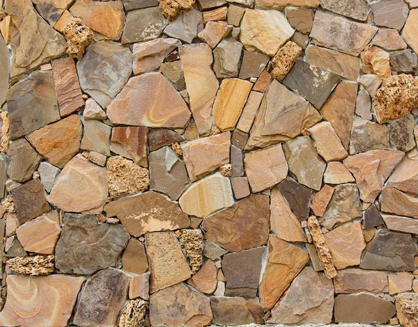 Декоративна сучасна кам'яна стіна з подрібненого каменю для фону — стокове фото
