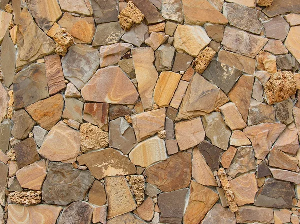 Parede de pedra decorativa moderna de pedra lascada para fundo — Fotografia de Stock