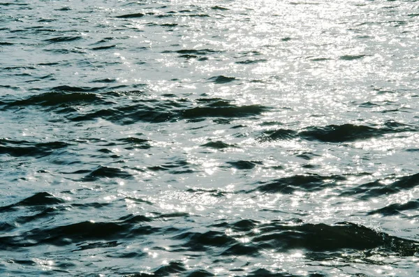 Textura Agua Ondulada Del Río Moteada Por Sol Que Refleja —  Fotos de Stock