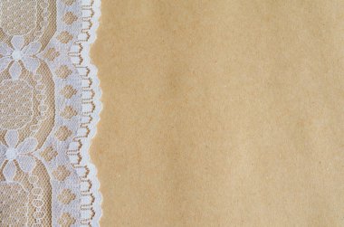Zanaat Parşömen kağıdı arka plan üzerinde rustik vintage beyaz dantel 
