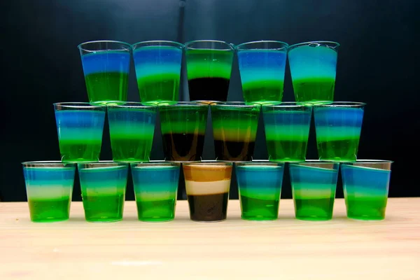 Alcohol jelly shots, festa engraçada tratar, tiros em camadas — Fotografia de Stock