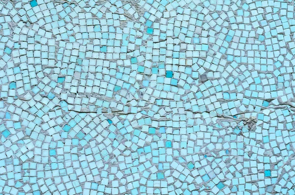 Muur Bedekt Met Mozaïeken Van Wit Licht Blauwe Kleur Met — Stockfoto