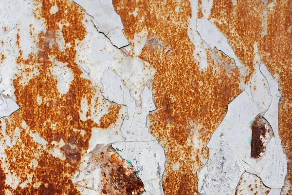 페인트와 녹의 많은 레이어와 녹슨 빈티지 회색 철 벽 배경 텍스처 — 스톡 사진