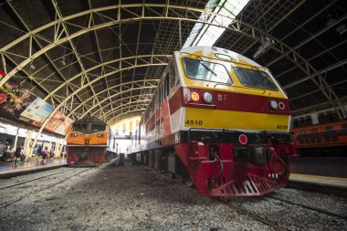 Bangkok, Tayland - 25 Aralık 2016: Hua Lamphong istasyonu, Bangkok, Tayland, Thailand, yeni Srt hızlı tren
