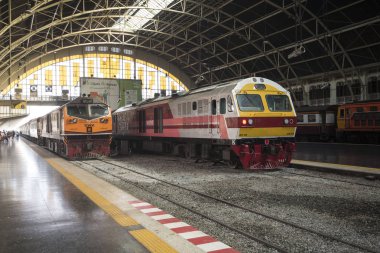 Bangkok, Tayland - 25 Aralık 2016: Hua Lamphong istasyonu, Bangkok, Tayland, Thailand, yeni Srt hızlı tren