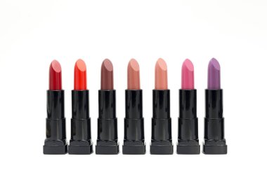 İzole beyaz arka plan üzerinde renkli ruj