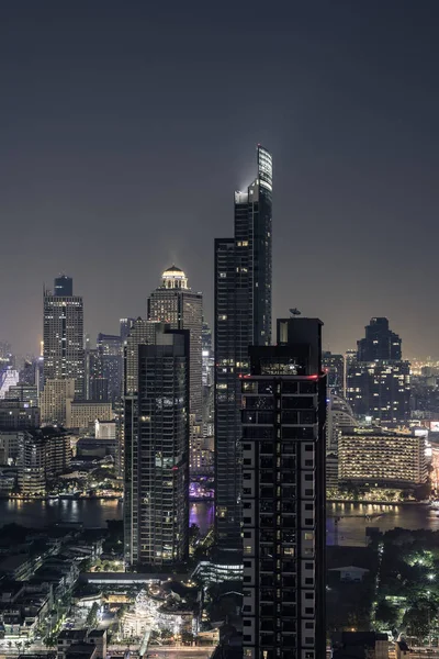夜のバンコクのスカイライン — ストック写真