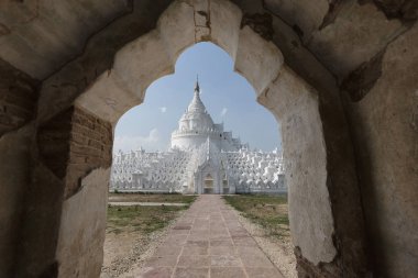 Hsinbyume Pagoda, Mingun, Mandalay, Myanma kuzeyinde Beyaz Tapınak