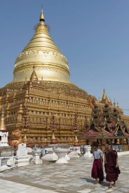 Shwezigon Pagoda, Bagan, Myanmar