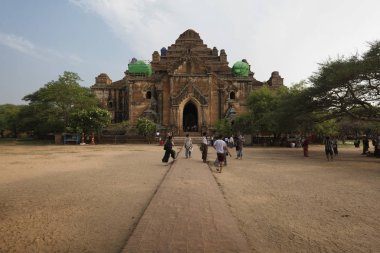Bagan, Myanmar - 6 Mayıs 2017: Dhammayangyi Pagoda, Bagan, Mandalay bölge, Myanmar