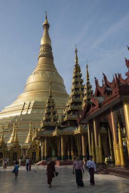 Yangon, Myanmar - 8 Mayıs 2017: Shwedagon Pagoda, Yangon, Myanmar