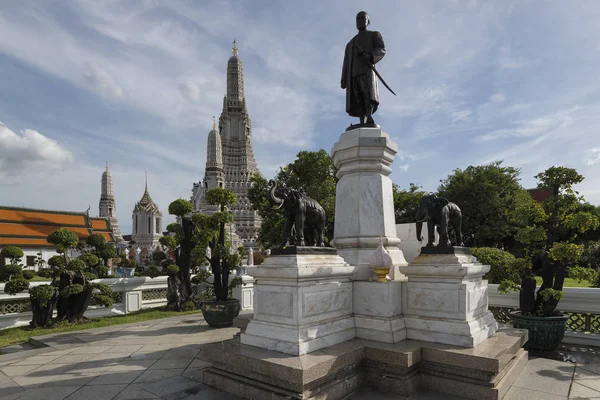 Monument of King Rama 2 at Wat Arun, Bangkok, Thailand
