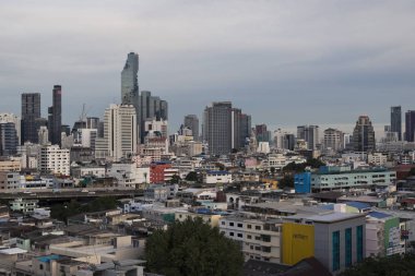 Bangkok, Tayland - 4 Eylül, 2017: Bangkok manzarası ile Mahanakhon Binası, Tayland en yüksek gökdelen