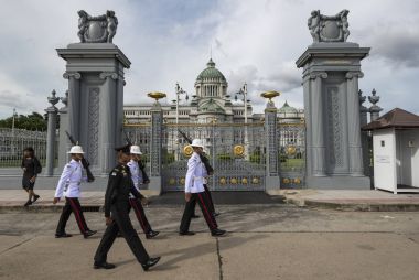Bangkok, Tayland - 16 Eylül 2017: Muhafız Ananta Samakhom tahta Hall Bangkok değiştirme,