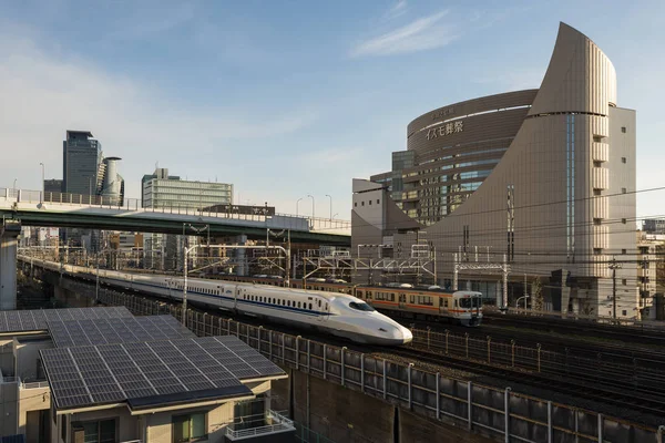 Nagoya, Japón - 1 de abril de 2018: Shinkansen High Speed Train N700 Series Salida desde la estación de Nagoya — Foto de Stock