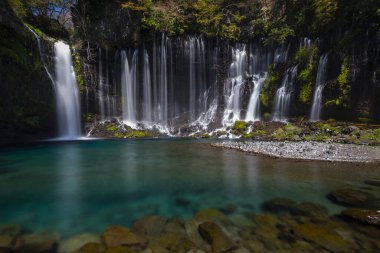 Shiraito Şelalesi, Fujinomiya 'da bir şelale, Shizuoka Bölgesi, Fuji Dağı yakınlarında, Japonya