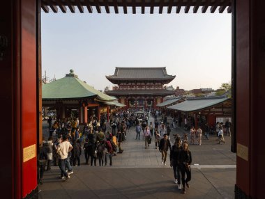TOKYO, JAPONYA - 7 APR 2019: Sensoji Tapınağı veya Asakusa Tapınağı