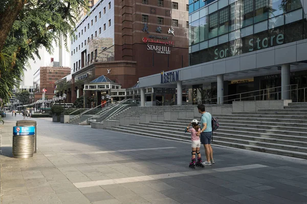 Singapore Singapore Apr 2020 Kid Rollerblading Empty Street Orchard Road — Stock Photo, Image