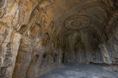 Luoyang Longmen mağarasının içindeki Buda heykeli Grottoes, Henan, Çin
