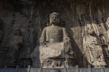 Fengxian Tapınağı 'ndaki Vairocana Buddha' nın en büyük mağarası, Luoyang, Henan, Çin