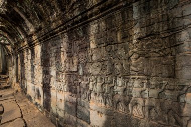 Angkor Thom, Siem Reap, Kamboçya 'daki Bayon Tapınağı' nın kumtaşı duvarına oyma.