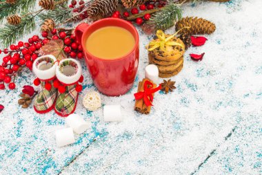 Ahşap arka planda Noel süslemesi