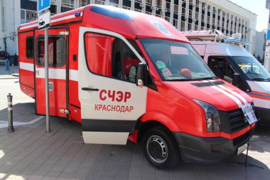 Acil müdahale Krasnodar üstünde Nisan 30 sergisinde bir kısmının Rus araba