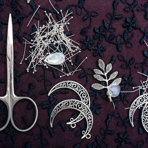 Moda tasarım ve takı oluşturmak için yaratıcı araçlar. Güzel takı imalat ve araçlar. El yapımı ilham