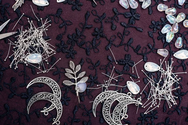 Moda tasarım ve takı oluşturmak için yaratıcı araçlar. Güzel takı imalat ve araçlar. El yapımı ilham