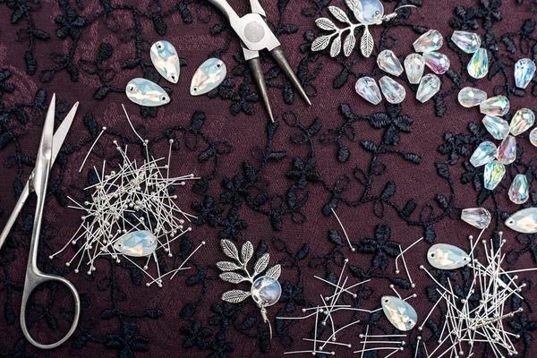 Moda tasarım ve takı oluşturmak için yaratıcı araçlar. Güzel takı imalat ve araçlar. El yapımı ilham