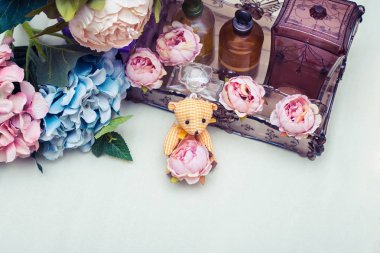 Sevimli Ayılar bayanlar farklı şeyler, kadın natürmort, oyuncak ayılar Tekstil oyuncak ve kozmetik sayfalar dikişli