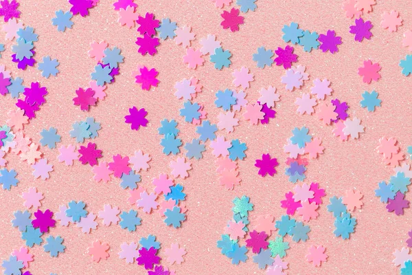 Små Sakura Blommor Ett Glittrande Papper Glitter Rosa Blommor Skimrande — Stockfoto