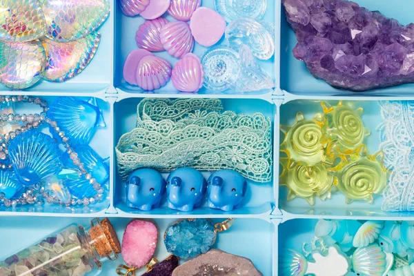 Figuras Juguete Conchas Elefantes Peces Cristales Encajes Otros Tesoros Lindos — Foto de Stock