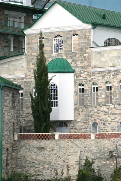 Фрагмент Пантелеимоновского монастыря на горе Афон — стоковое фото