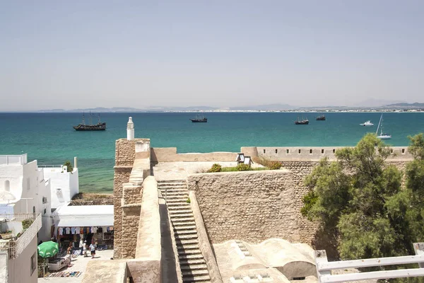 Fortaleza de pedra velha (ribat) com na cidade de Monastir — Fotografia de Stock