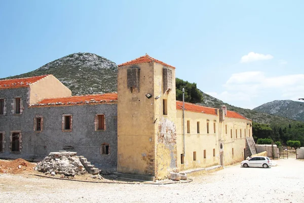 Torre e entrada para o mosteiro de Gouverneto (1537) na — Fotografia de Stock