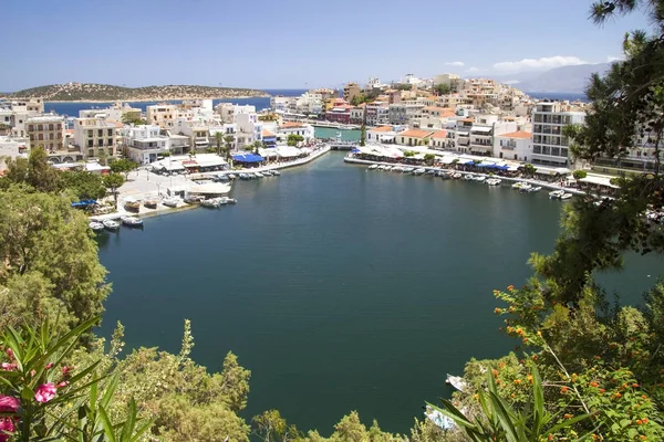Lago-bahía en Agios Nikolaos en la isla de Creta — Foto de Stock