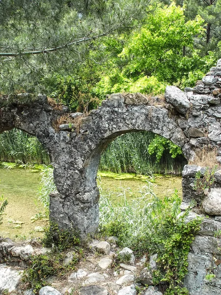 Ruiny w porcie starożytne miasto Olympos — Zdjęcie stockowe